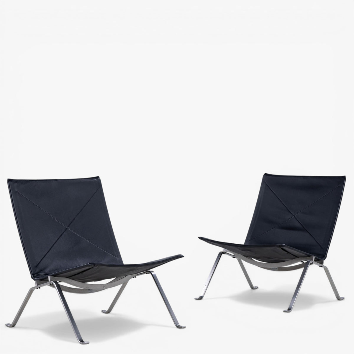 PK 22 - Easy chair in black leather