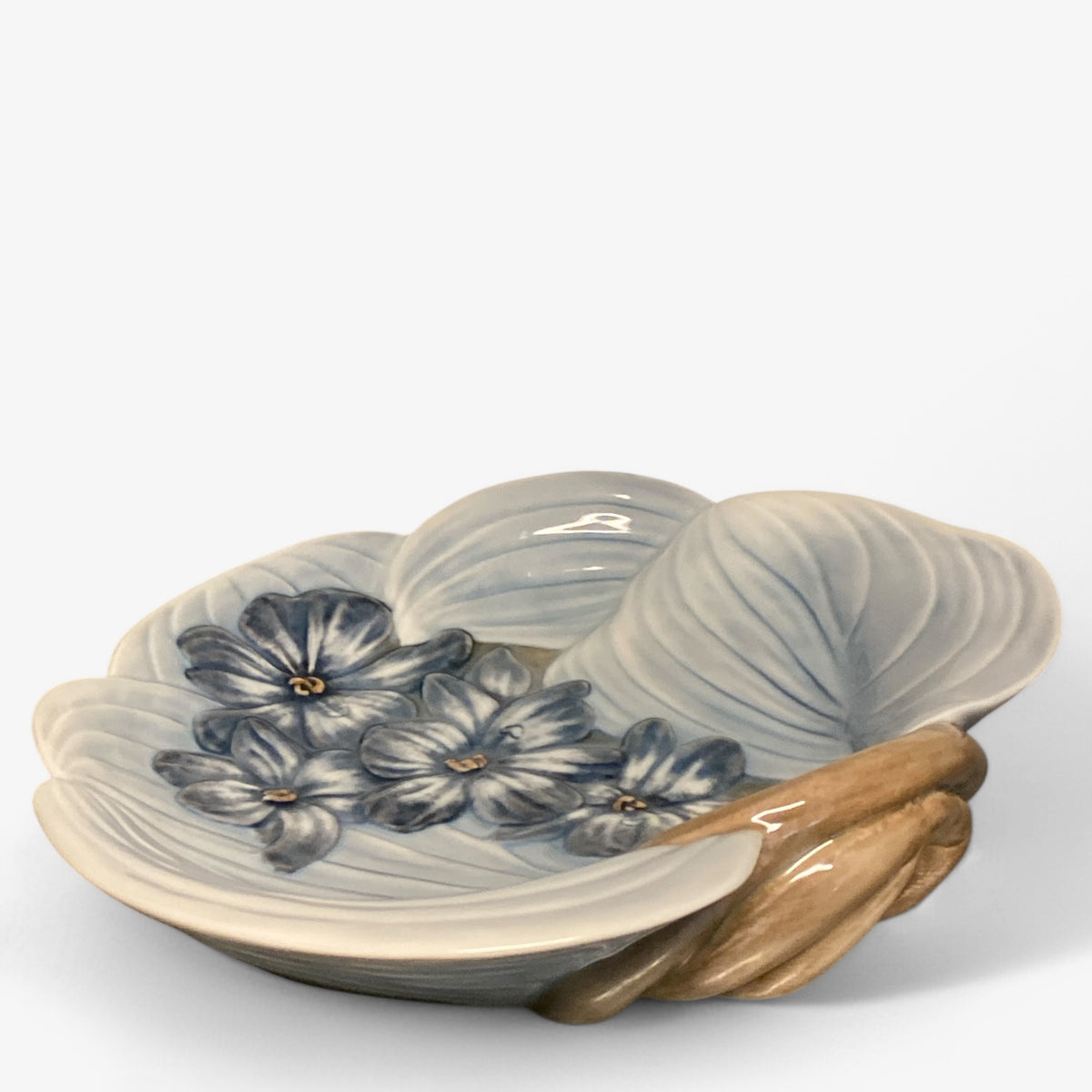 Bowl with relief