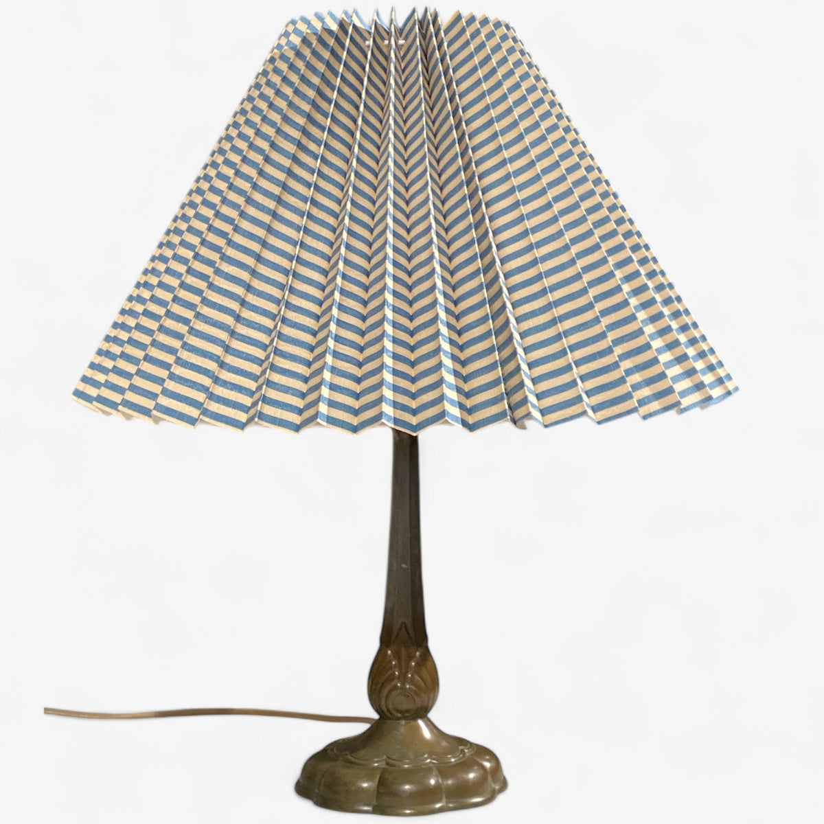 Table lamp in metal