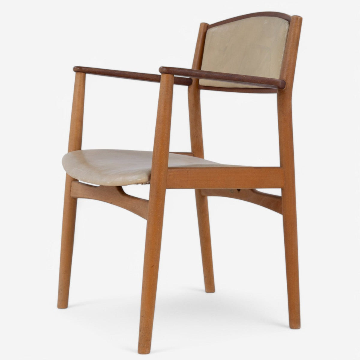 BM 147 - Armchair in beech