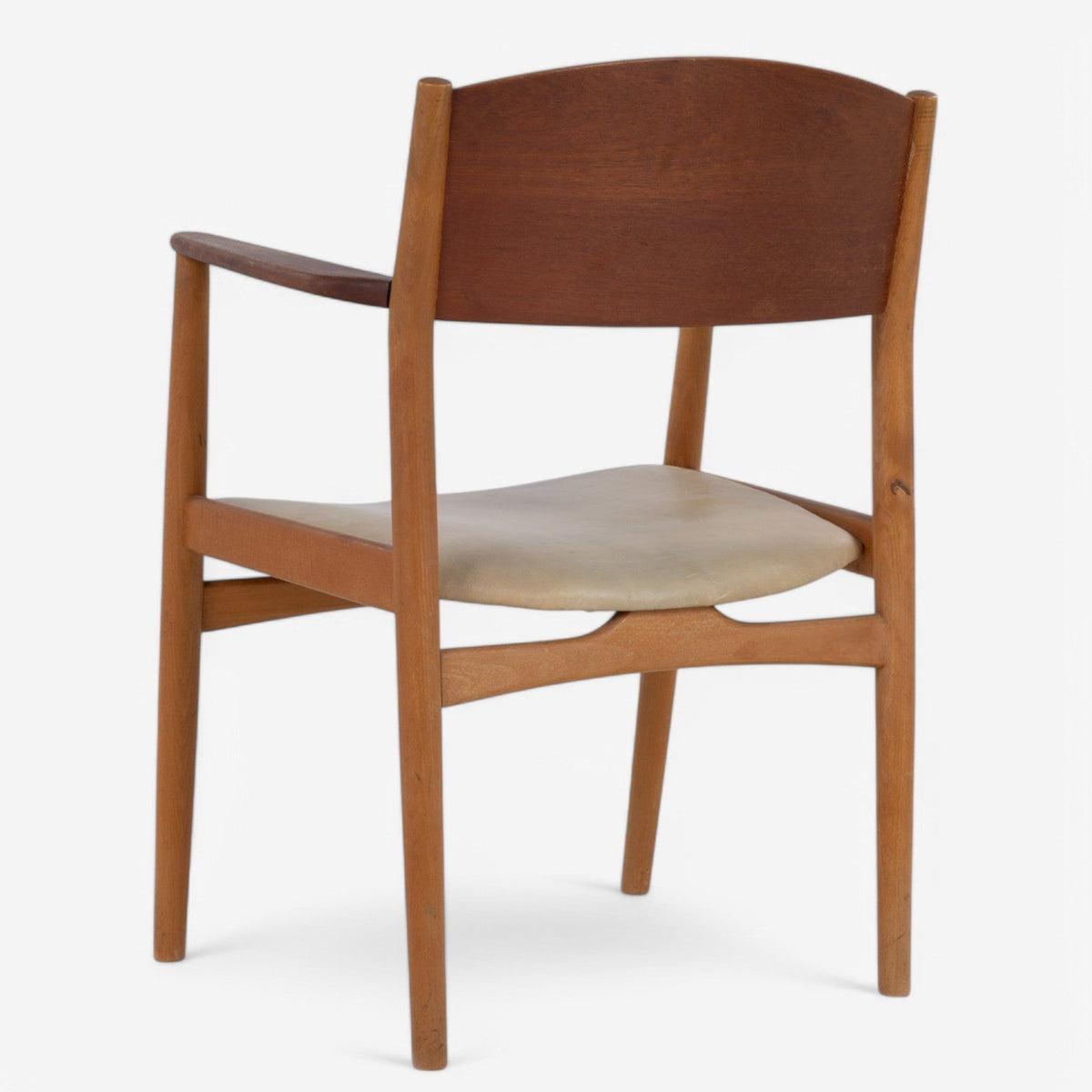 BM 147 - Armchair in beech