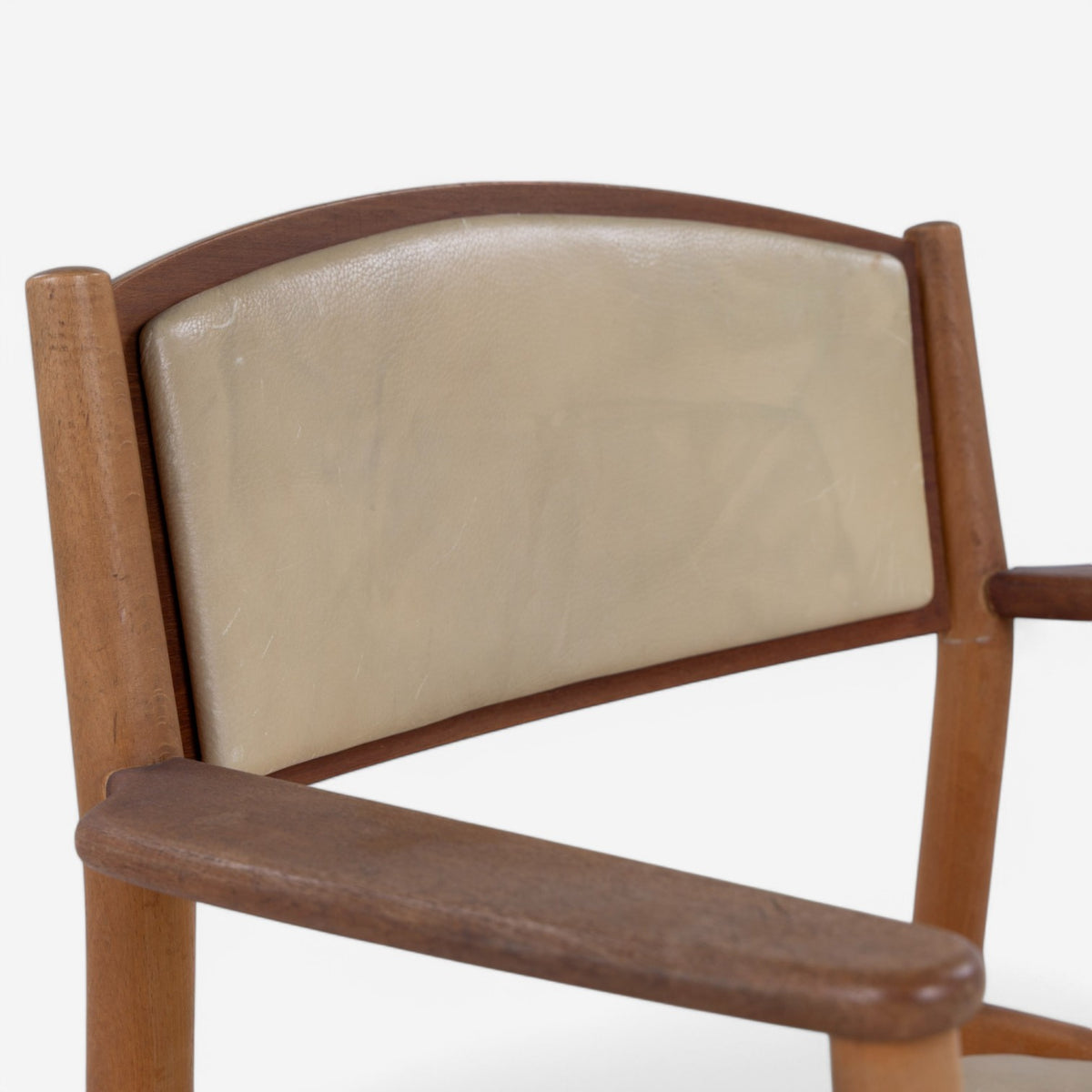 BM 147 - Armchair in beech