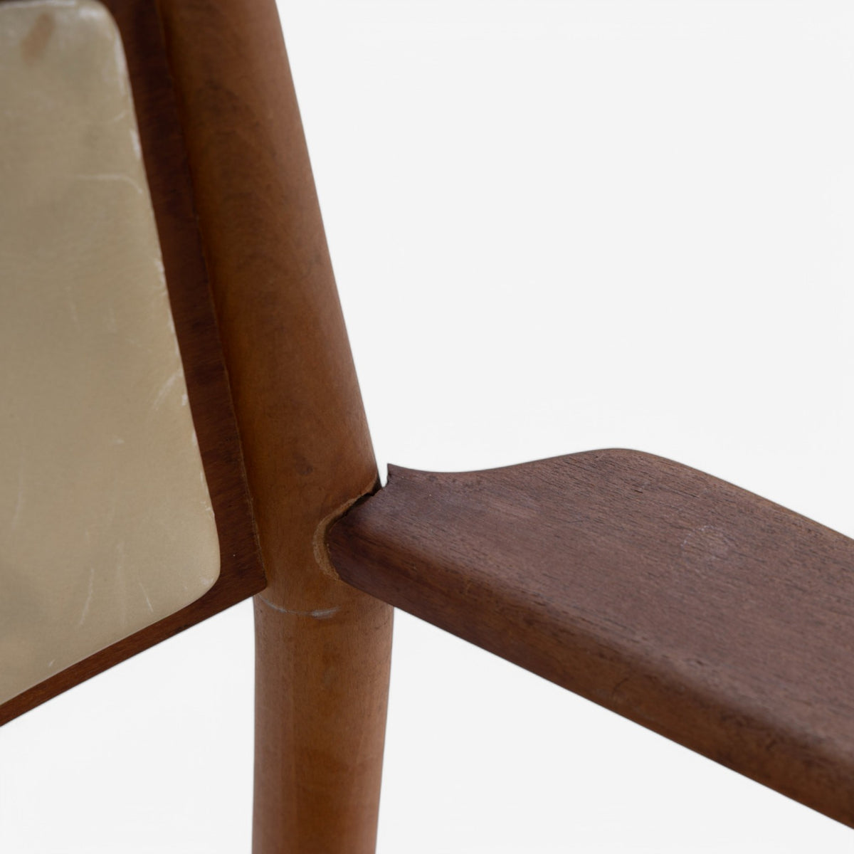 BM 147 - Armchair in beech
