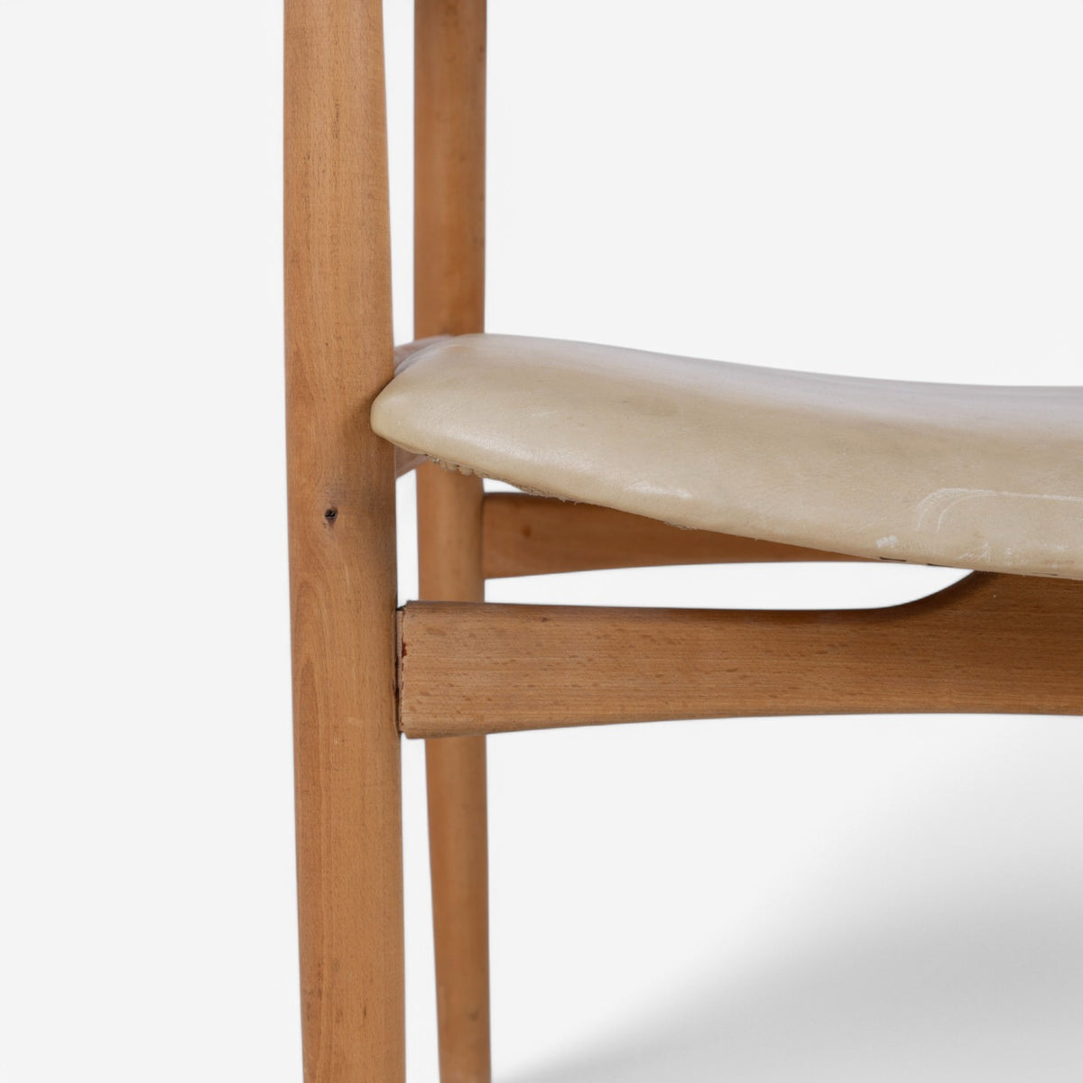 BM 147 - Armchair in beech