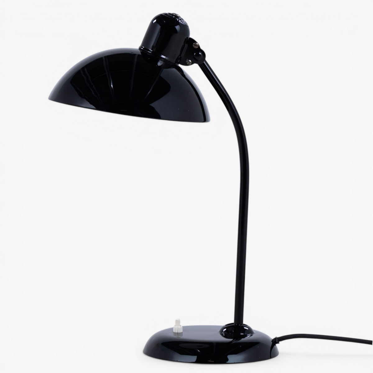 Bordlampe i sort metal