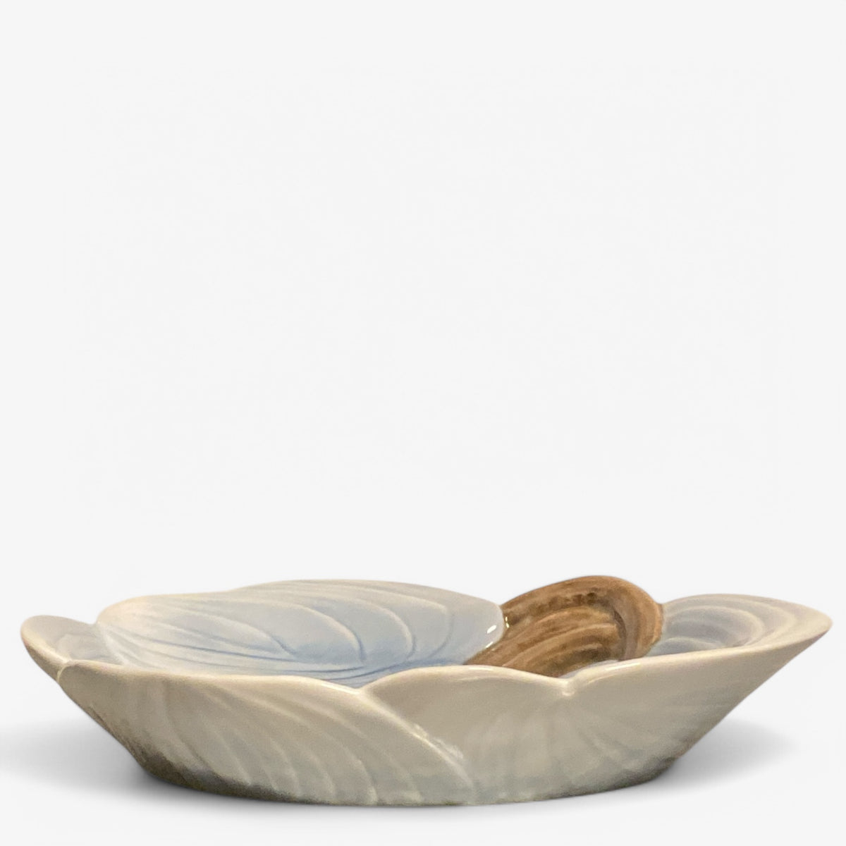 Bowl with relief