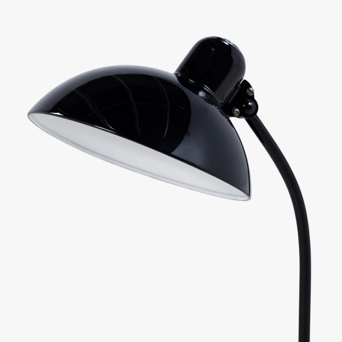 Bordlampe i sort metal