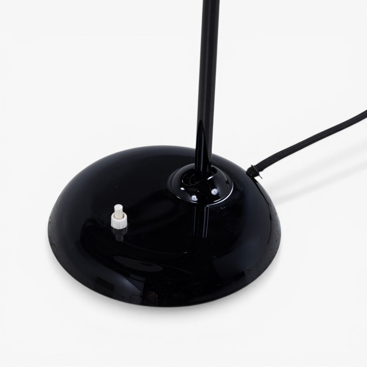 Bordlampe i sort metal
