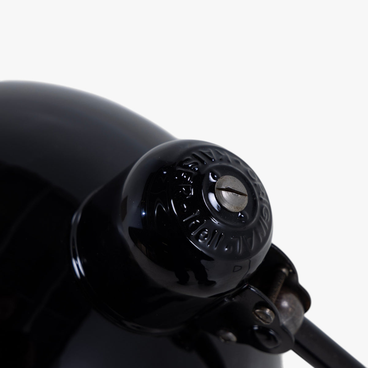 Bordlampe i sort metal