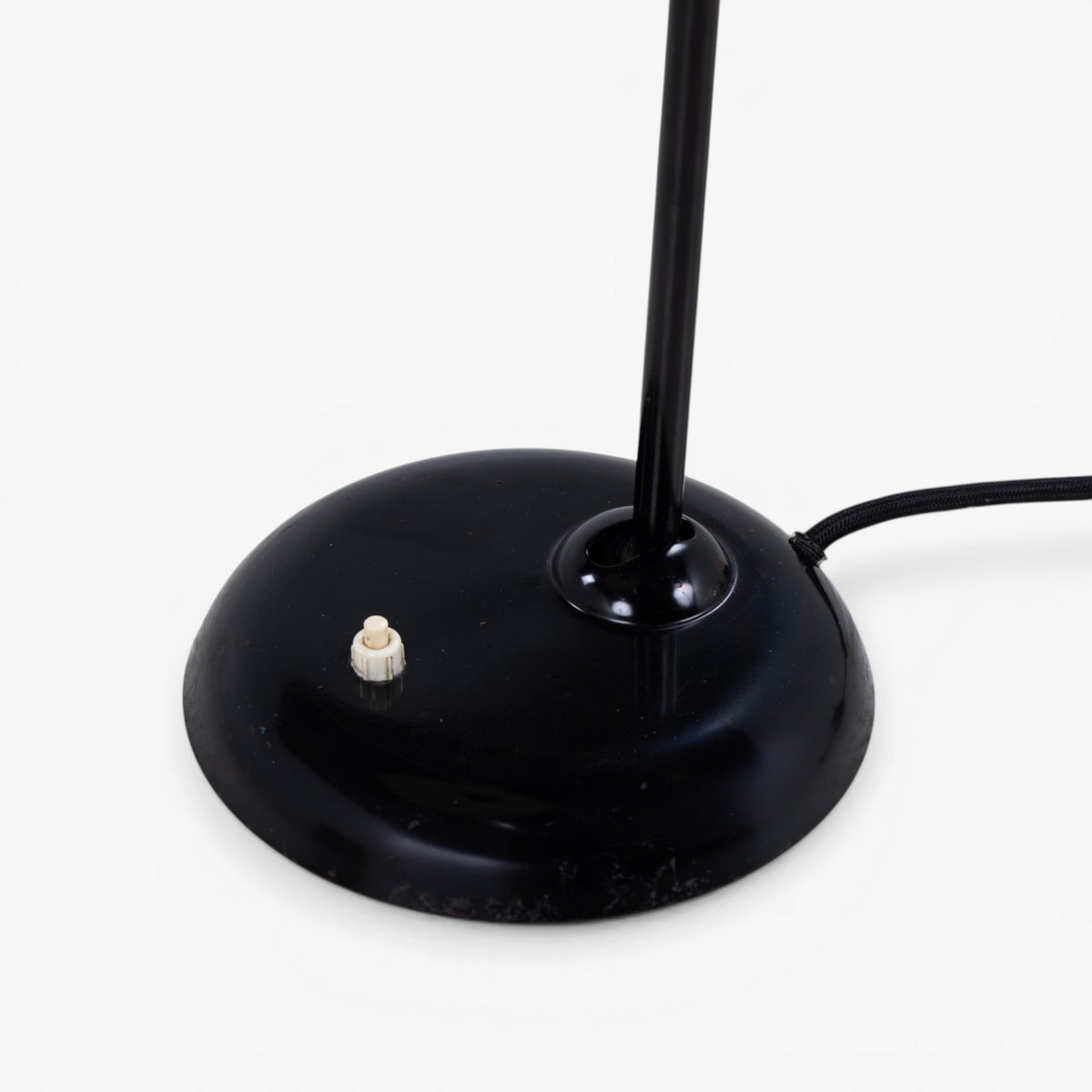 Table lamp in black metal