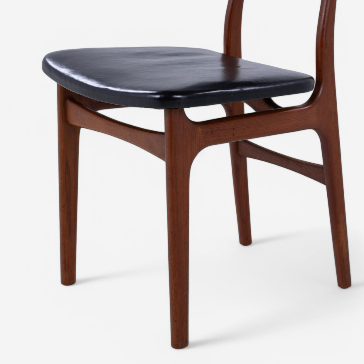 Dining chair in teak