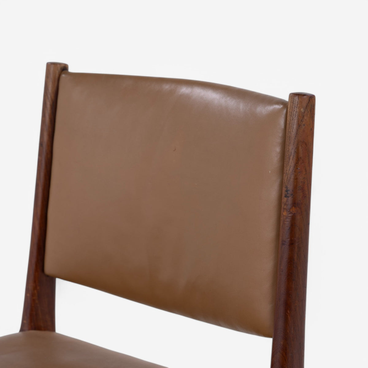 Dining chair in teak