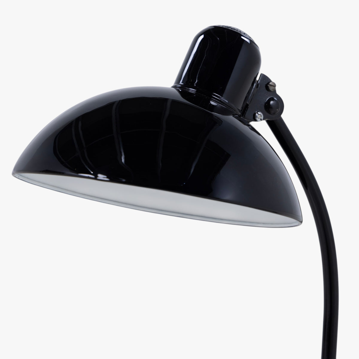 Bordlampe i sort metal