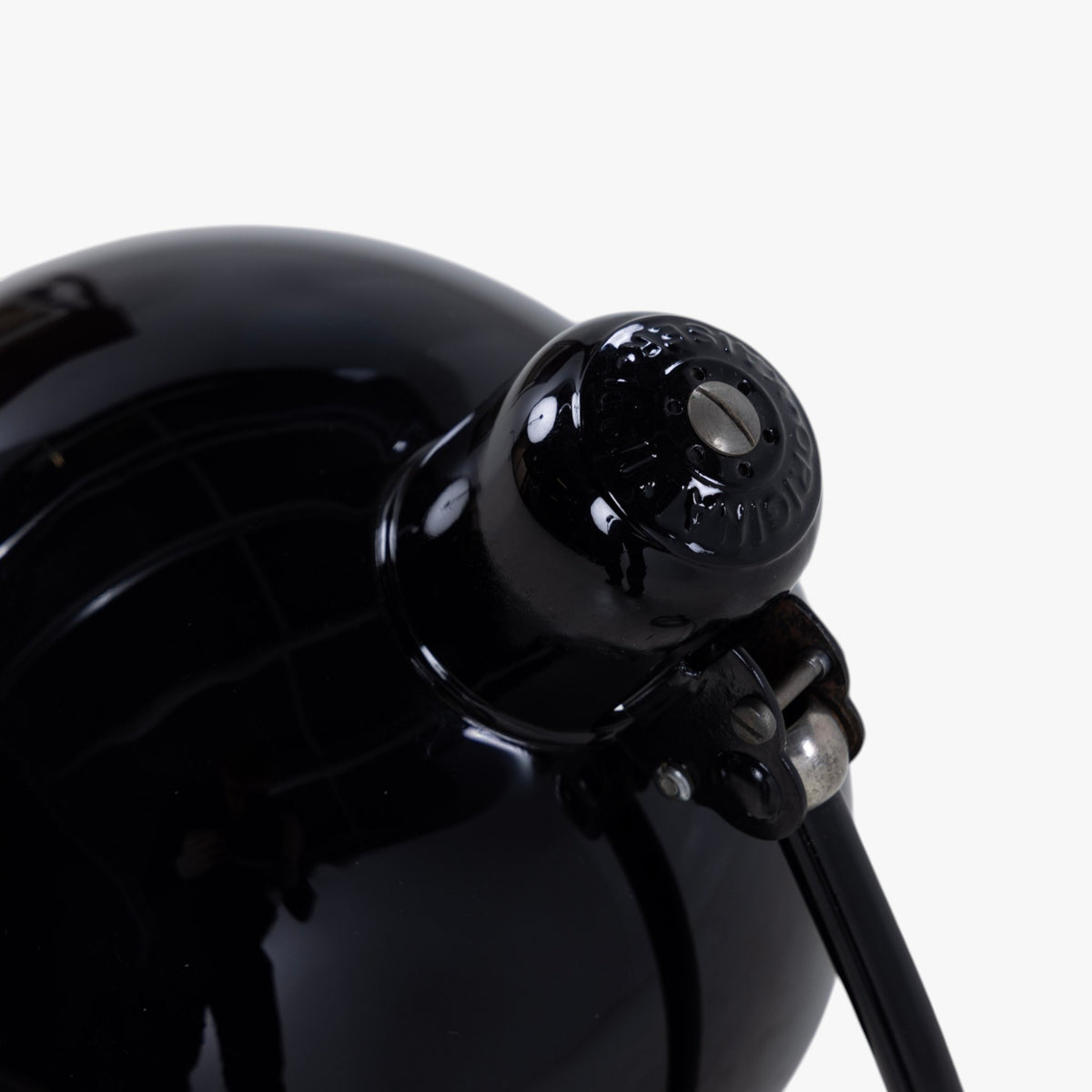 Bordlampe i sort metal