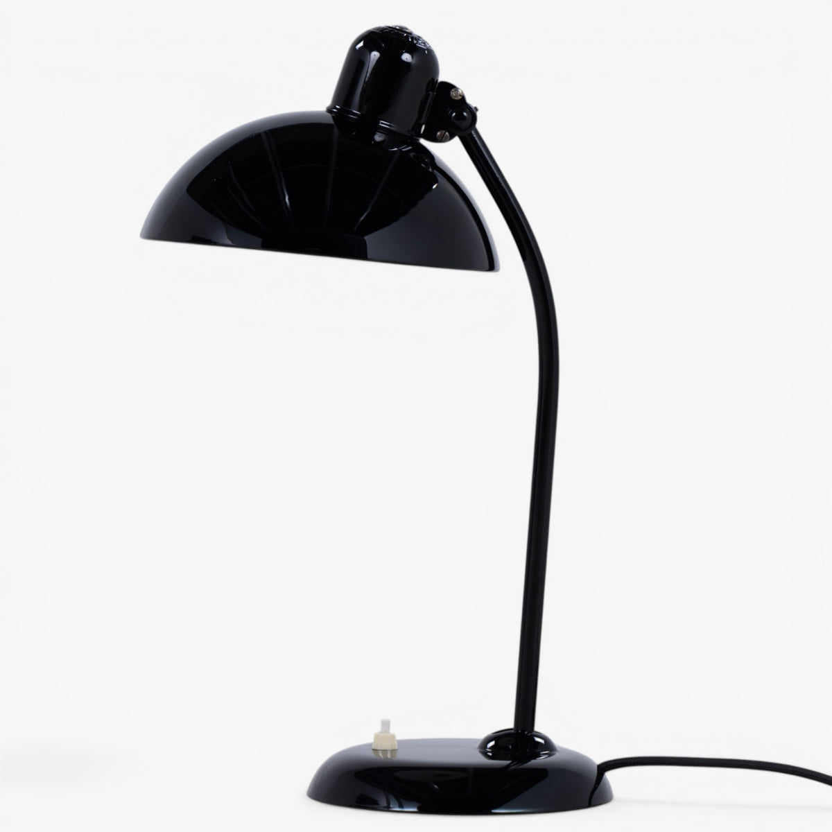 Bordlampe i sort metal