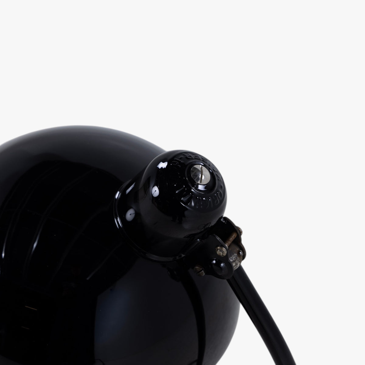 Bordlampe i sort metal