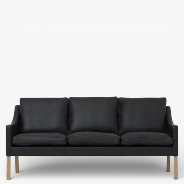 BM 2209 – Ompolstret 3 pers. sofa i dækfarvet læder (Black)