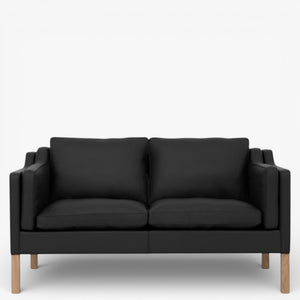 BM 2212 – Ompolstret 2 pers. sofa i dækfarvet læder (Black)