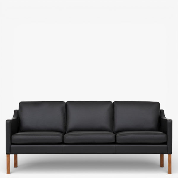 BM 2323 – Ompolstret 3 pers. sofa i dækfarvet læder (Black)