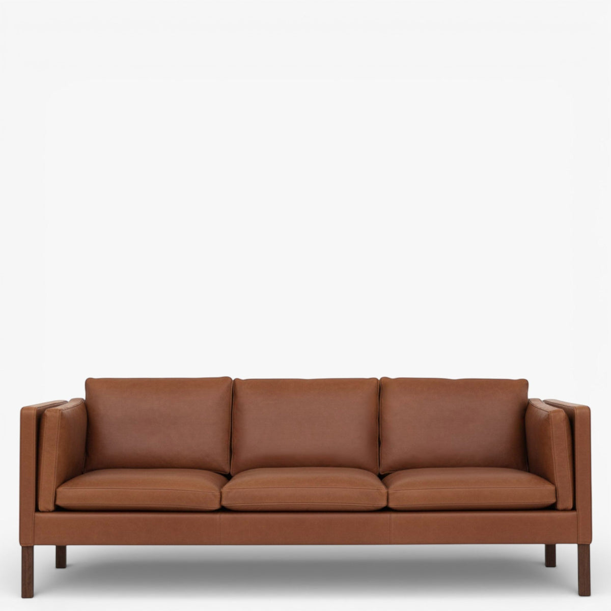 BM 2333 – Ompolstret 3 pers. sofa i dækfarvet læder (Cognac)
