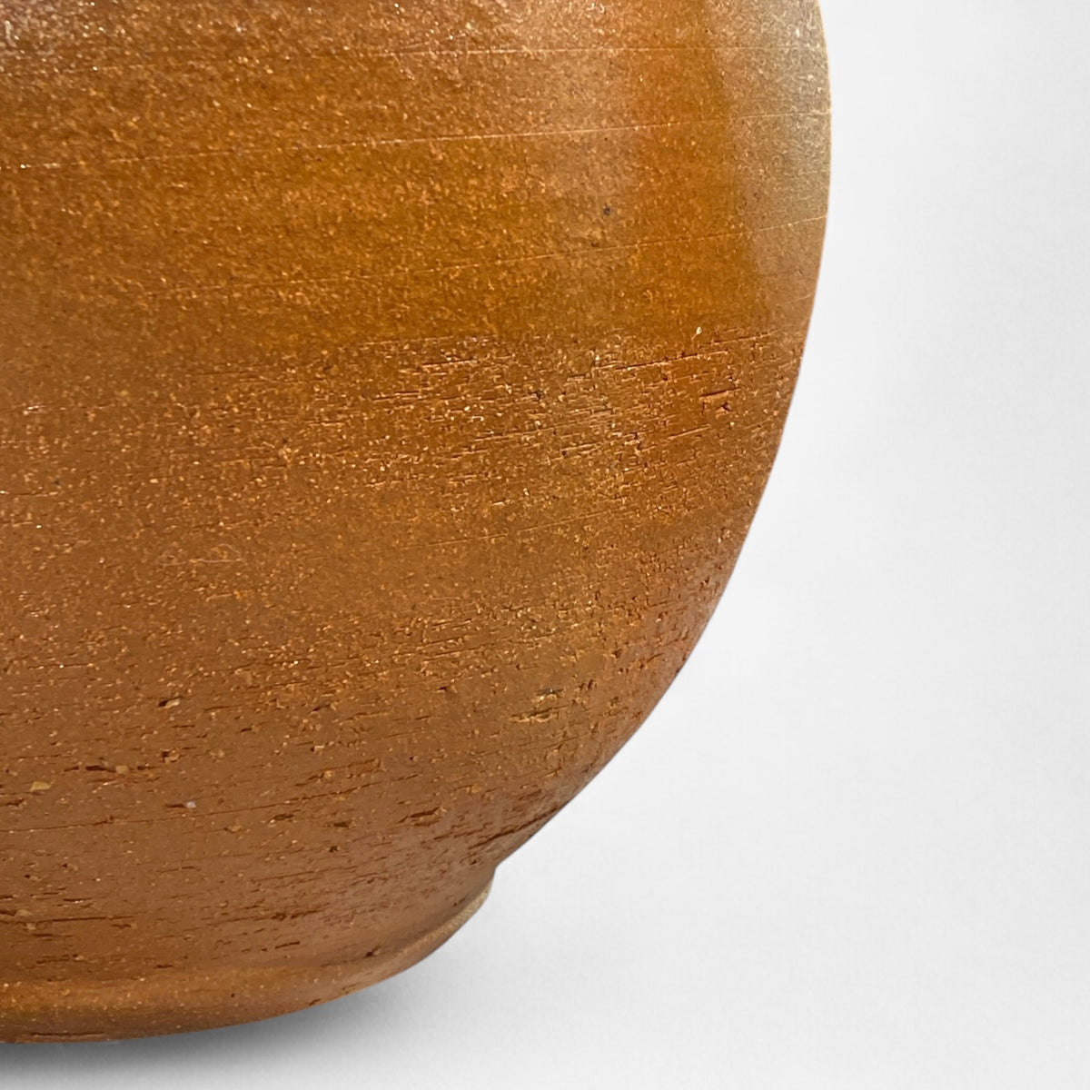 Round vase in stoneware