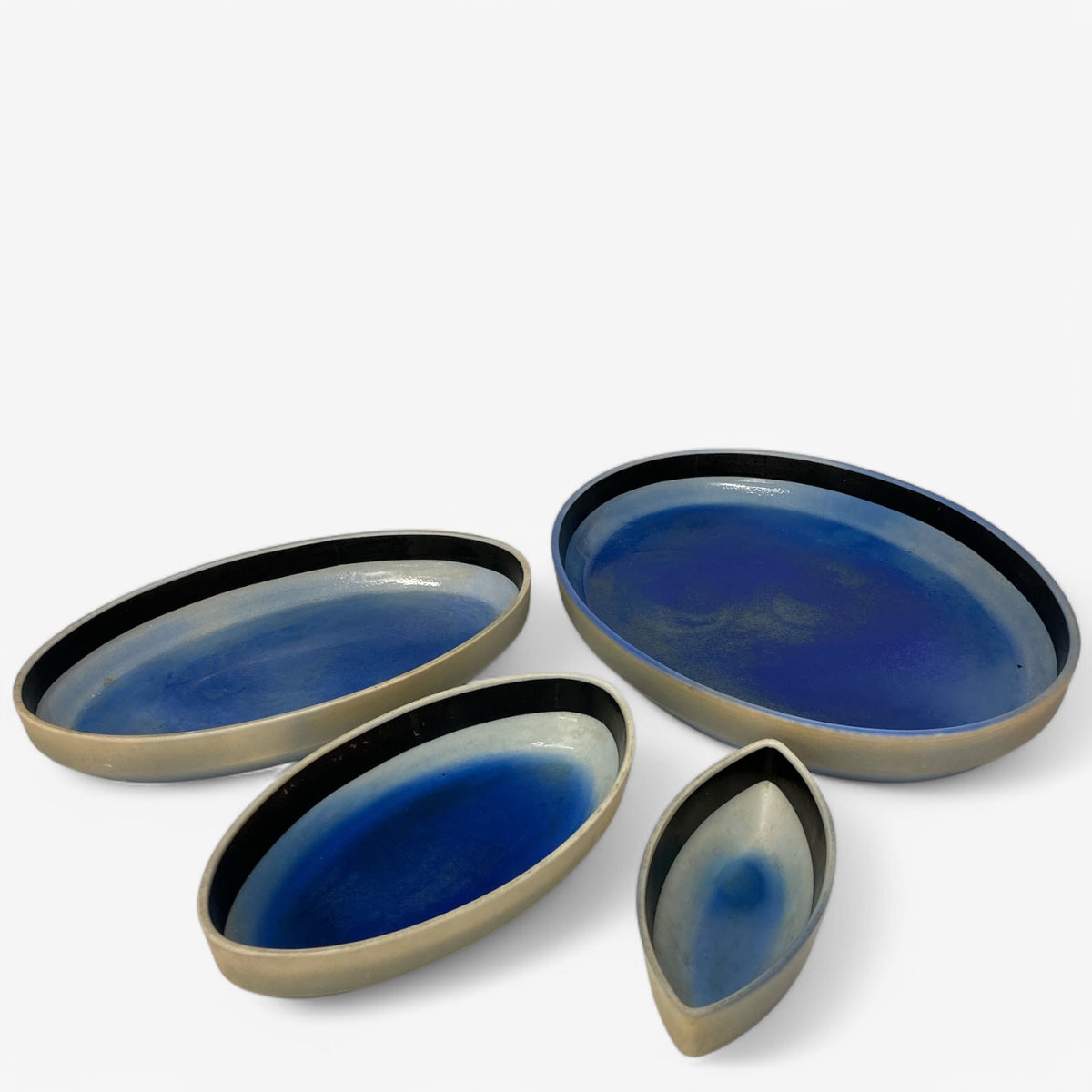 Set of 4 stoneware dishes