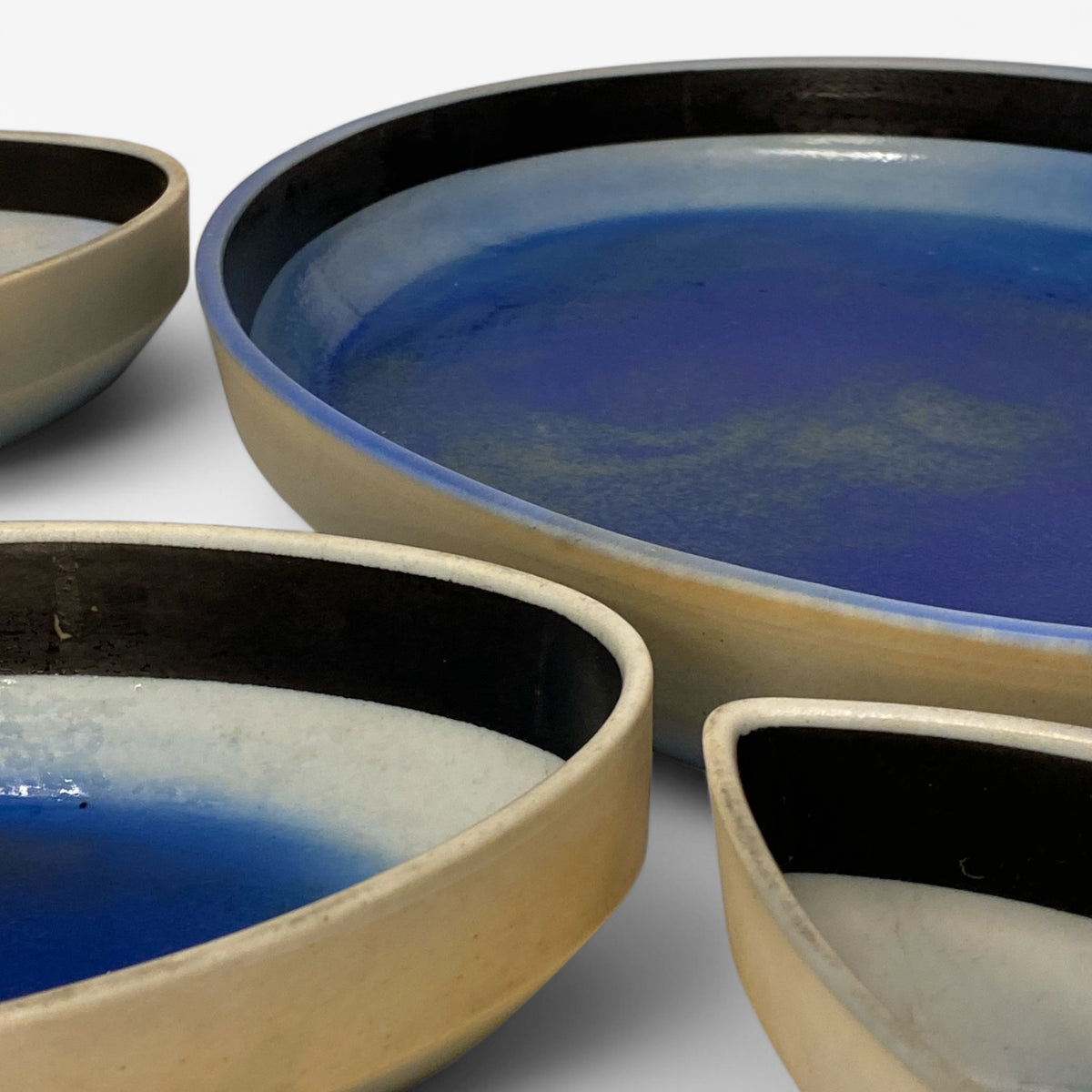 Set of 4 stoneware dishes