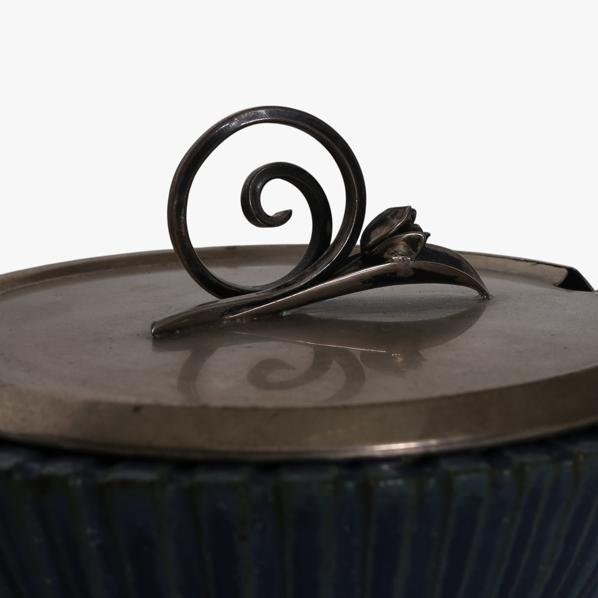 Lidded jar in stoneware