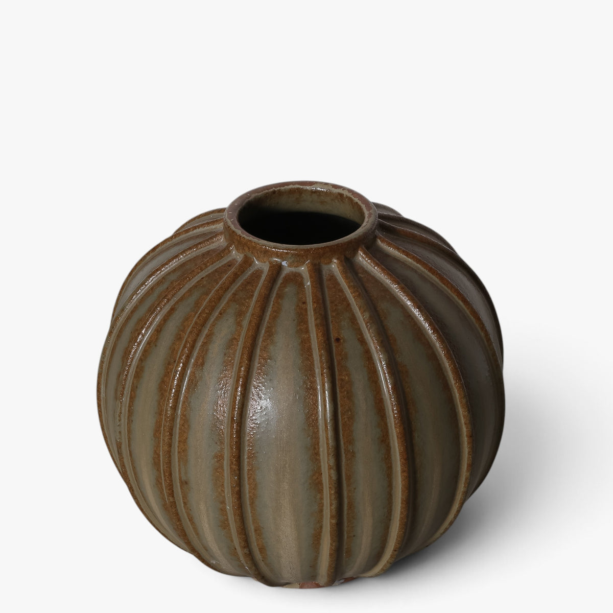 Kuglevase i stentøj