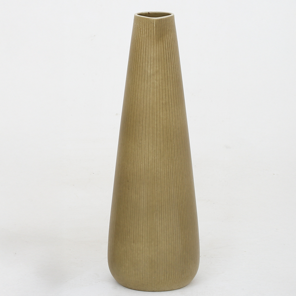 Ritzi-vase i stentøj.