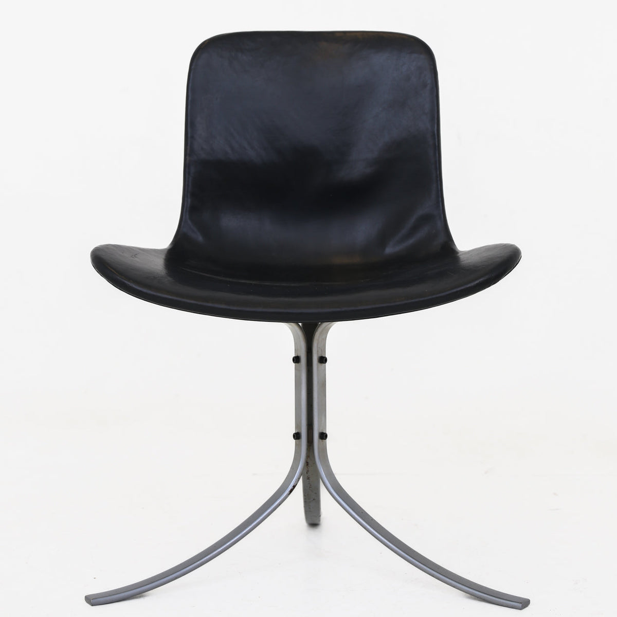 PK 9 - 'Tulip' chair in black leather