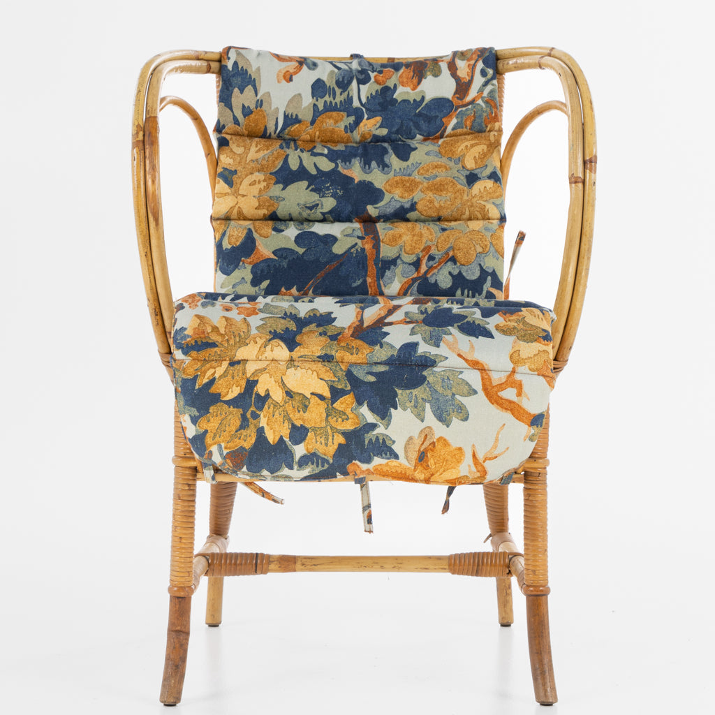 Dining chair in wicker