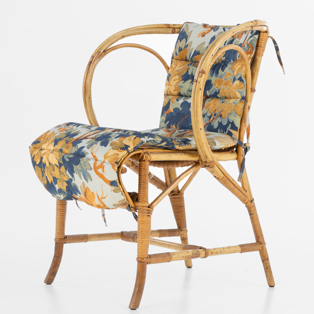Dining chair in wicker