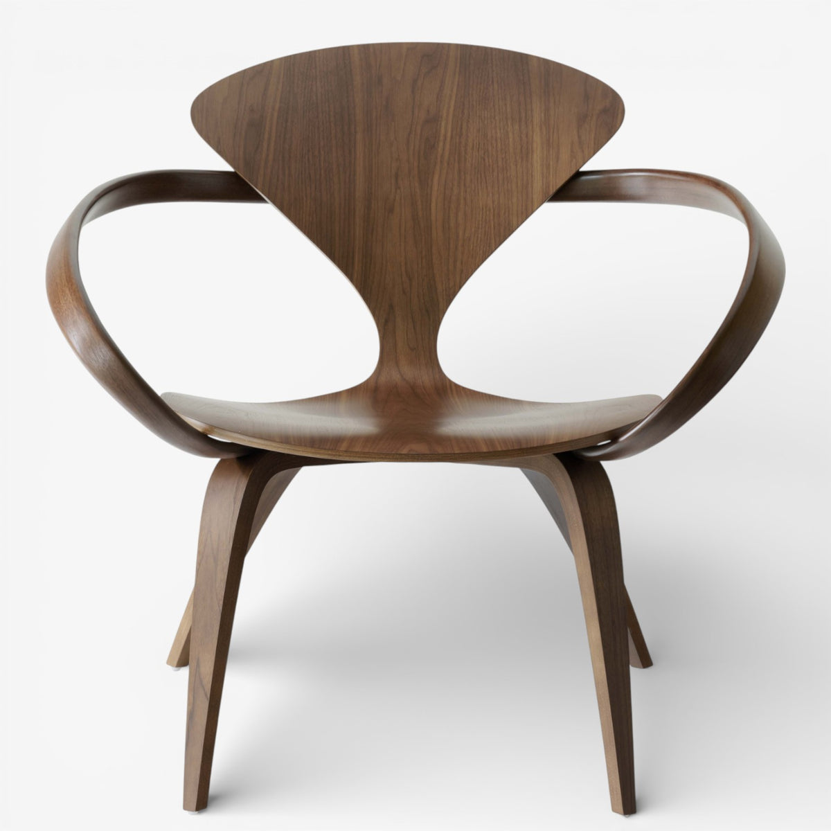 Cherner' lounge chair in walnut