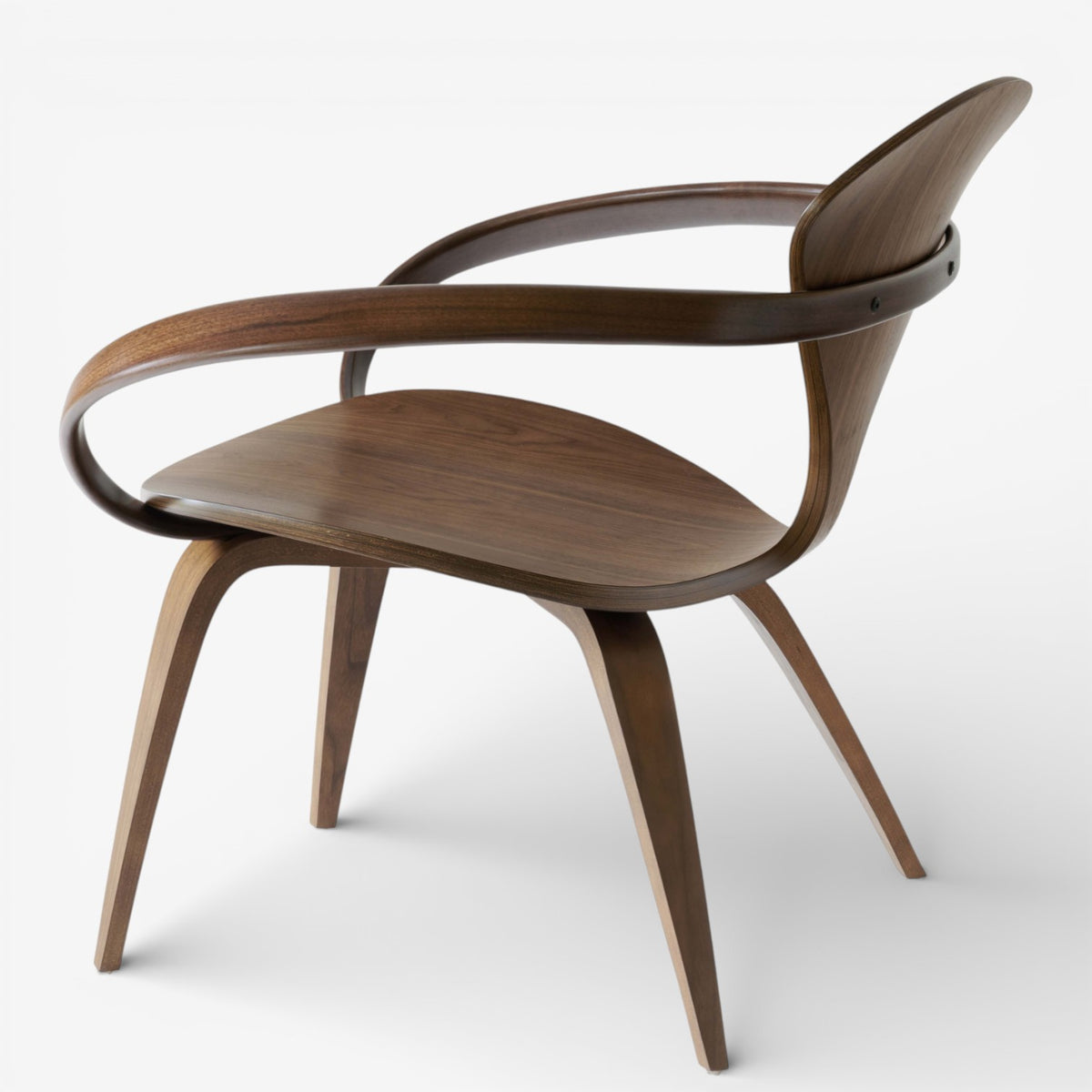 Cherner' lounge chair in walnut