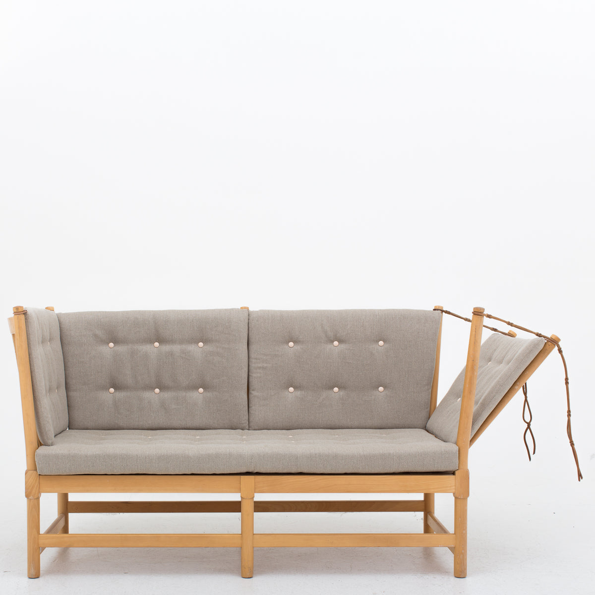 BM 1789 - Spoke-back sofa in new textile