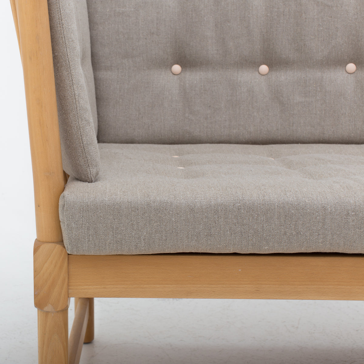BM 1789 - Spoke-back sofa in new textile