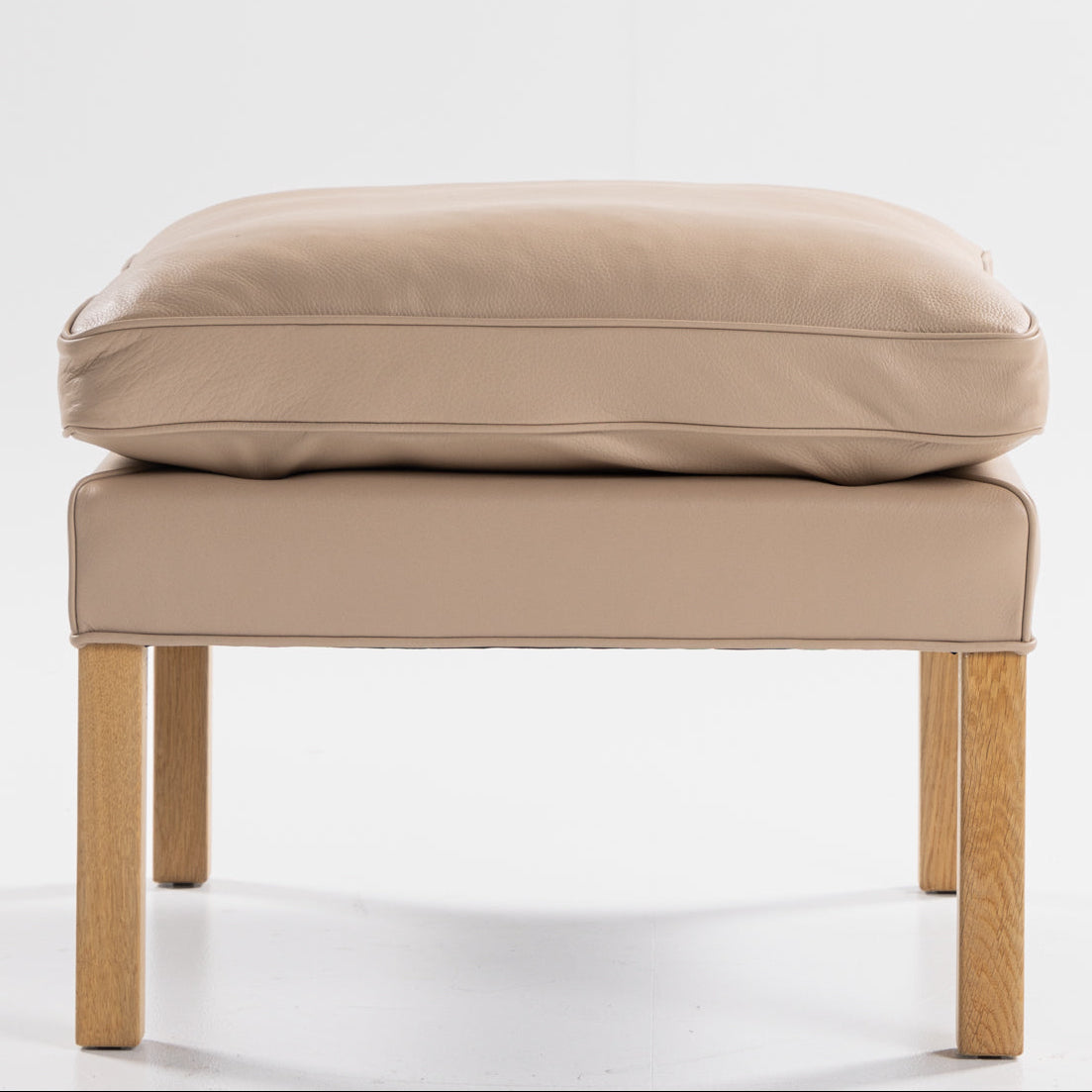 BM 2202 - Foot stool in Passion leather