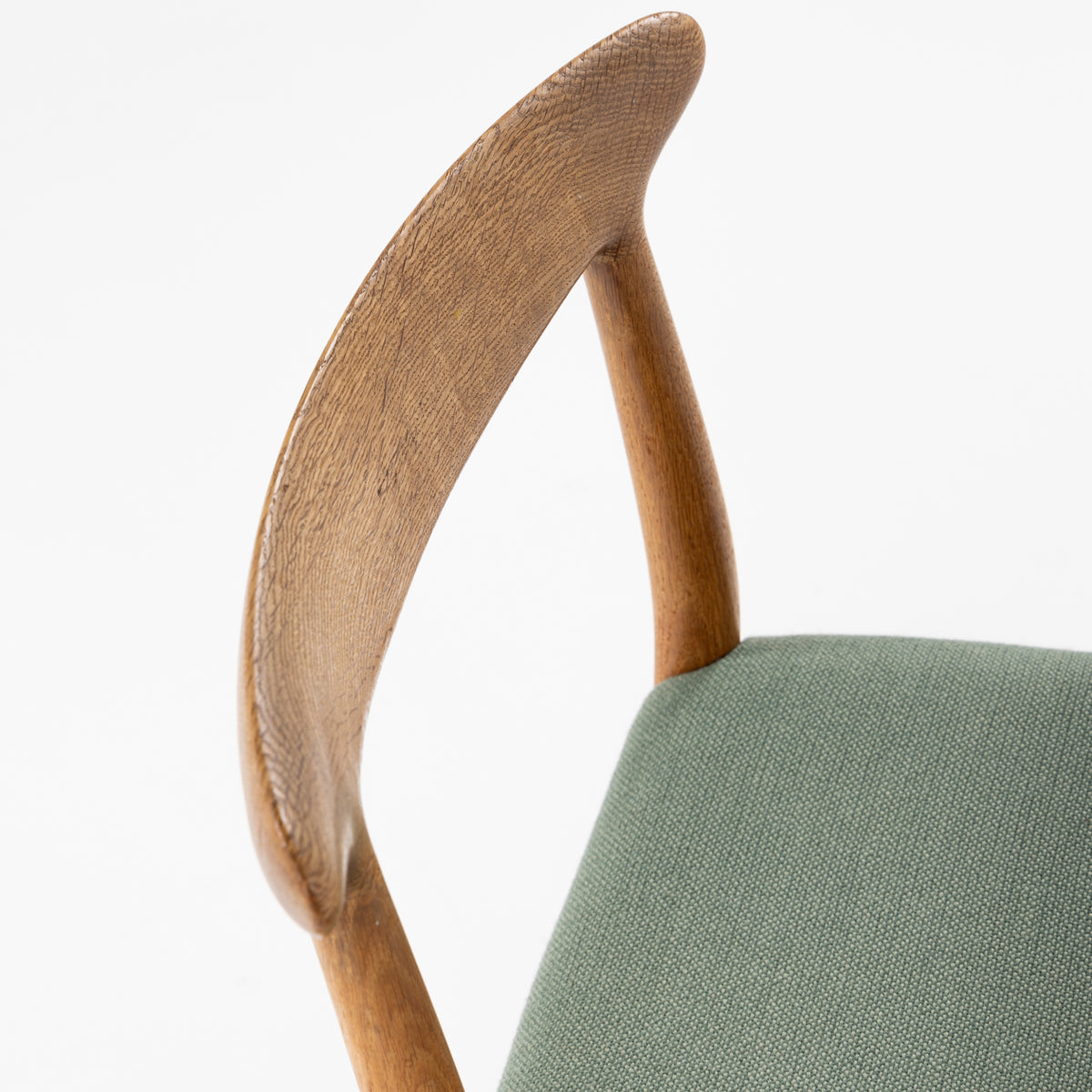 W2 - Dining chair in oak