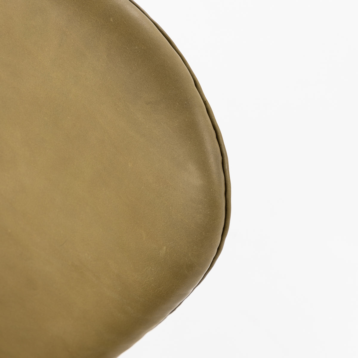 AJ 3323 - 'The Swan' chair on wheels