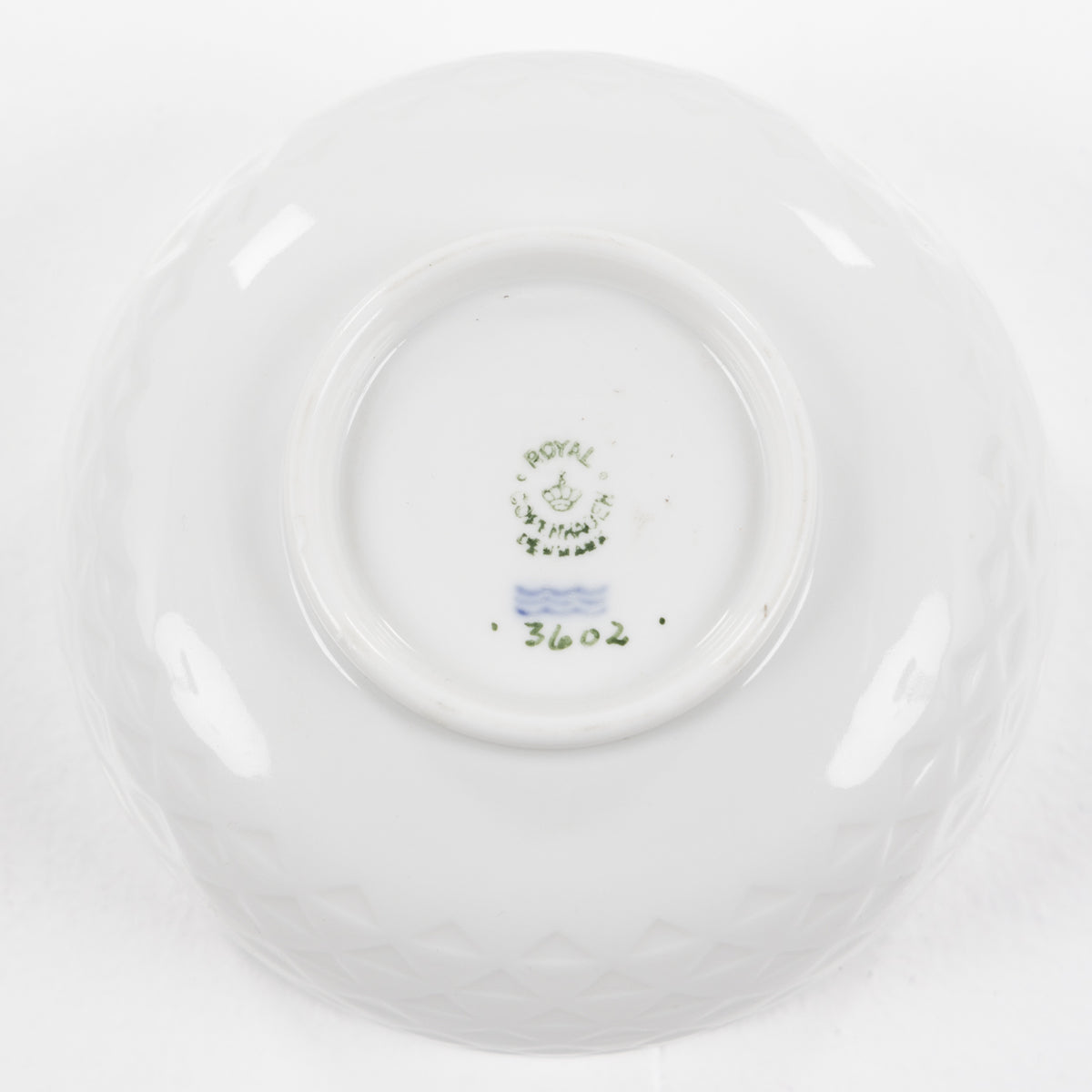 Bowl in porcelain