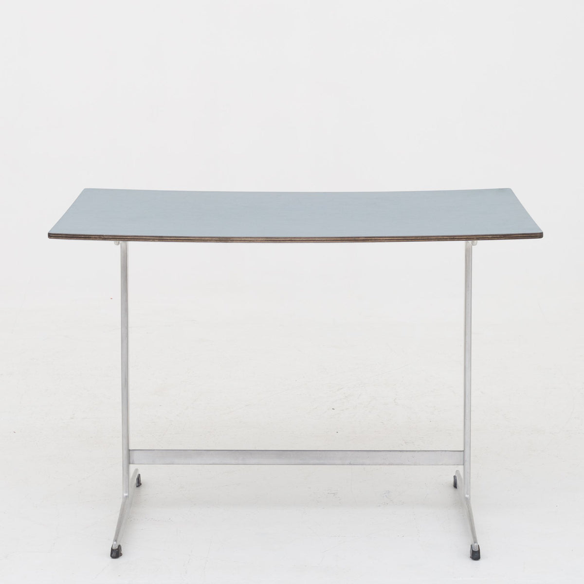Sofabord med blå formica