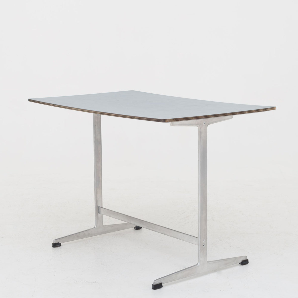 Sofabord med blå formica