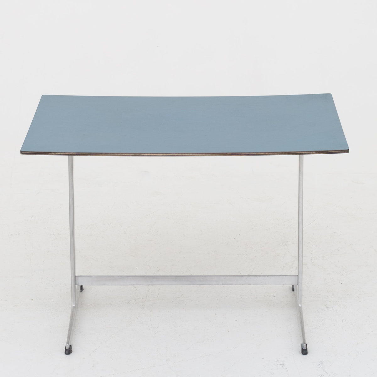 Sofabord med blå formica