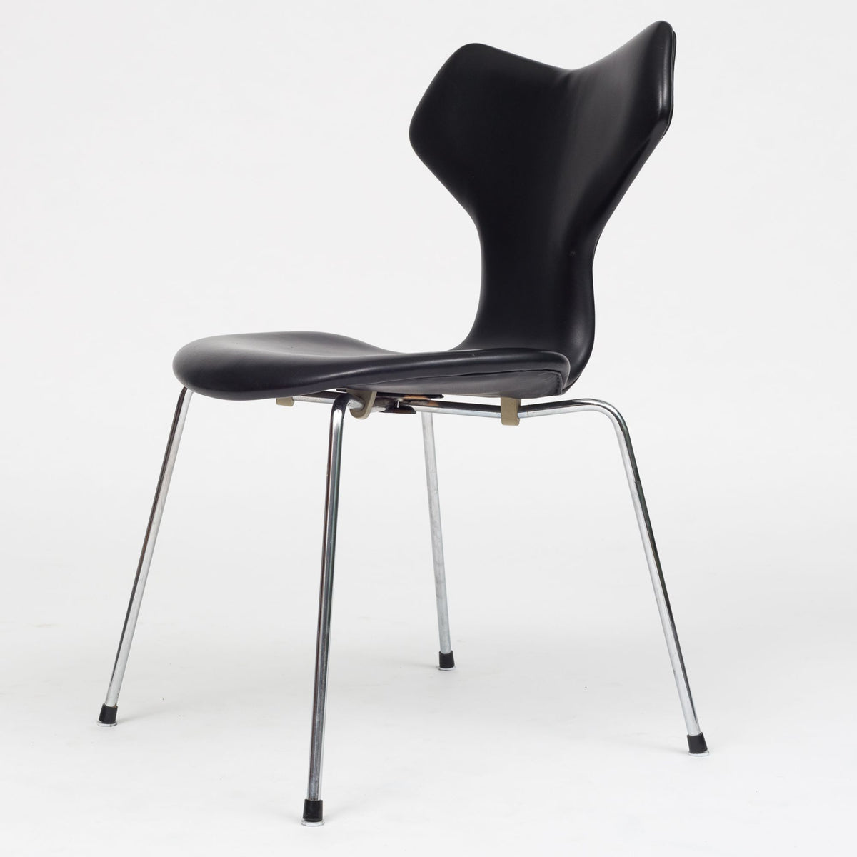 AJ 3130 - 'Grand Prix'-stol i Elegance-læder
