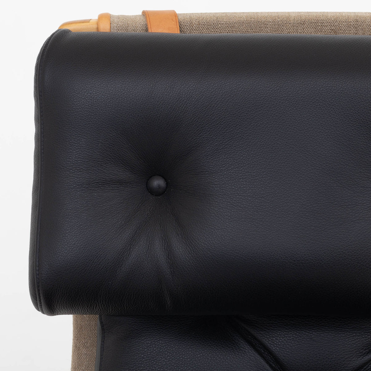 Pernilla 69 - Easy chair in black leather