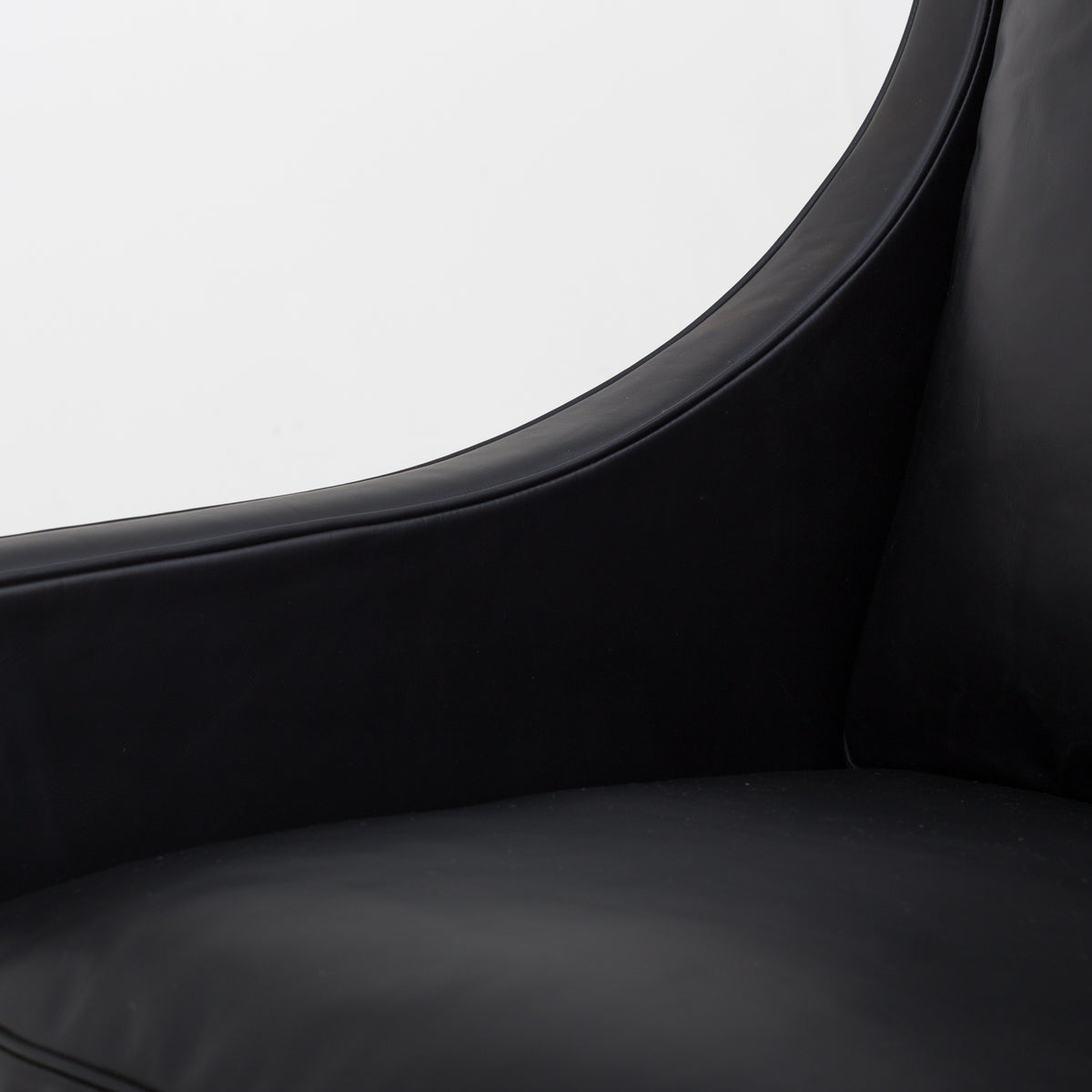 BM 2204 - Wing Back chair in Savanne leather