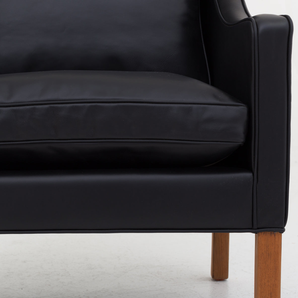BM 2204 - Wing Back chair in Savanne leather