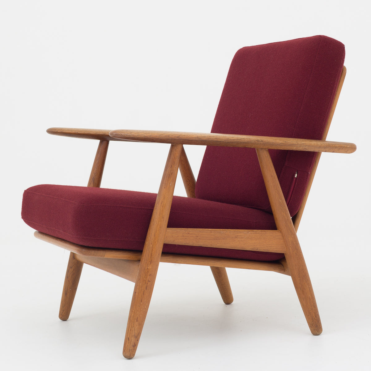 GE 240 - 'The Cigar' in red wool