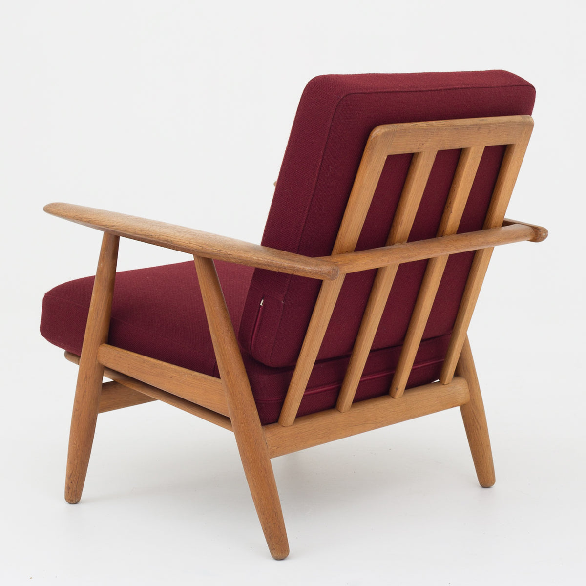 GE 240 - 'The Cigar' in red wool